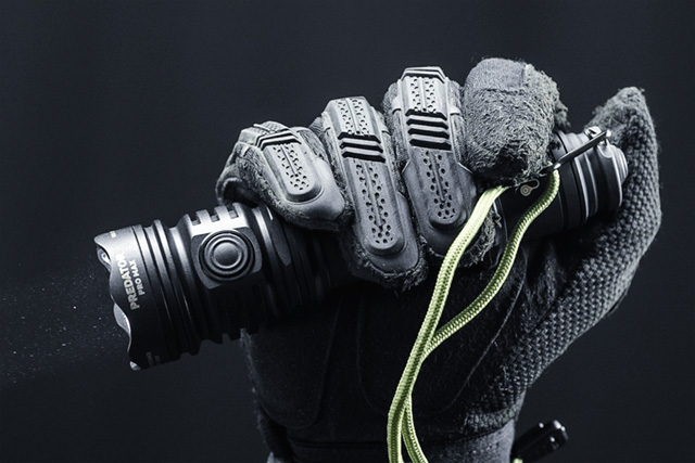 ARMYTEK PREDATOR PRO MAX, 590m 87,520cd, 3,000lm 10 Days@9lm
h 25m ϏՌ 25m